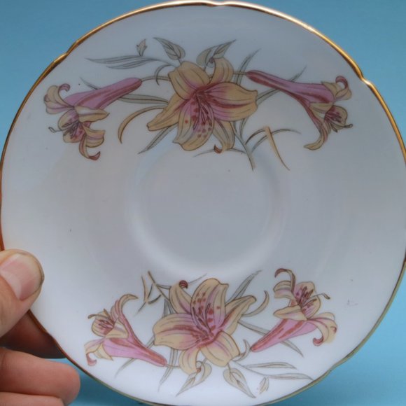 Royal Grafton Bone China Teacup & Saucer England Pink Lilly, Vintage Tea Cup - Picture 3 of 5